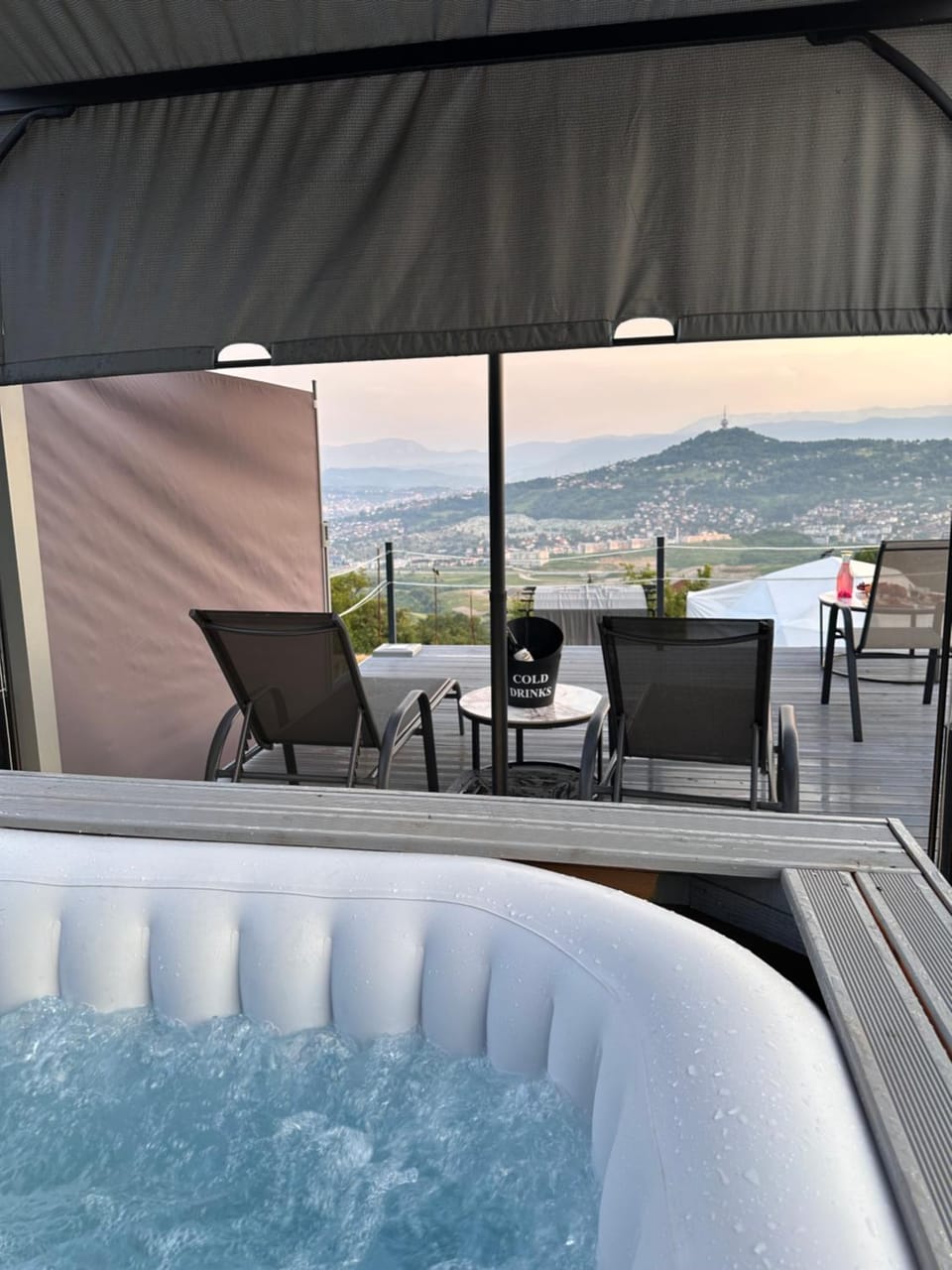 Džipsi glamping resort House in Sarajevo
