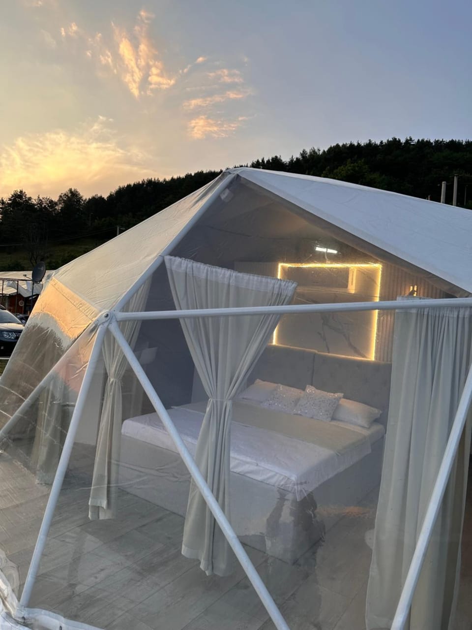 Džipsi glamping resort House in Sarajevo