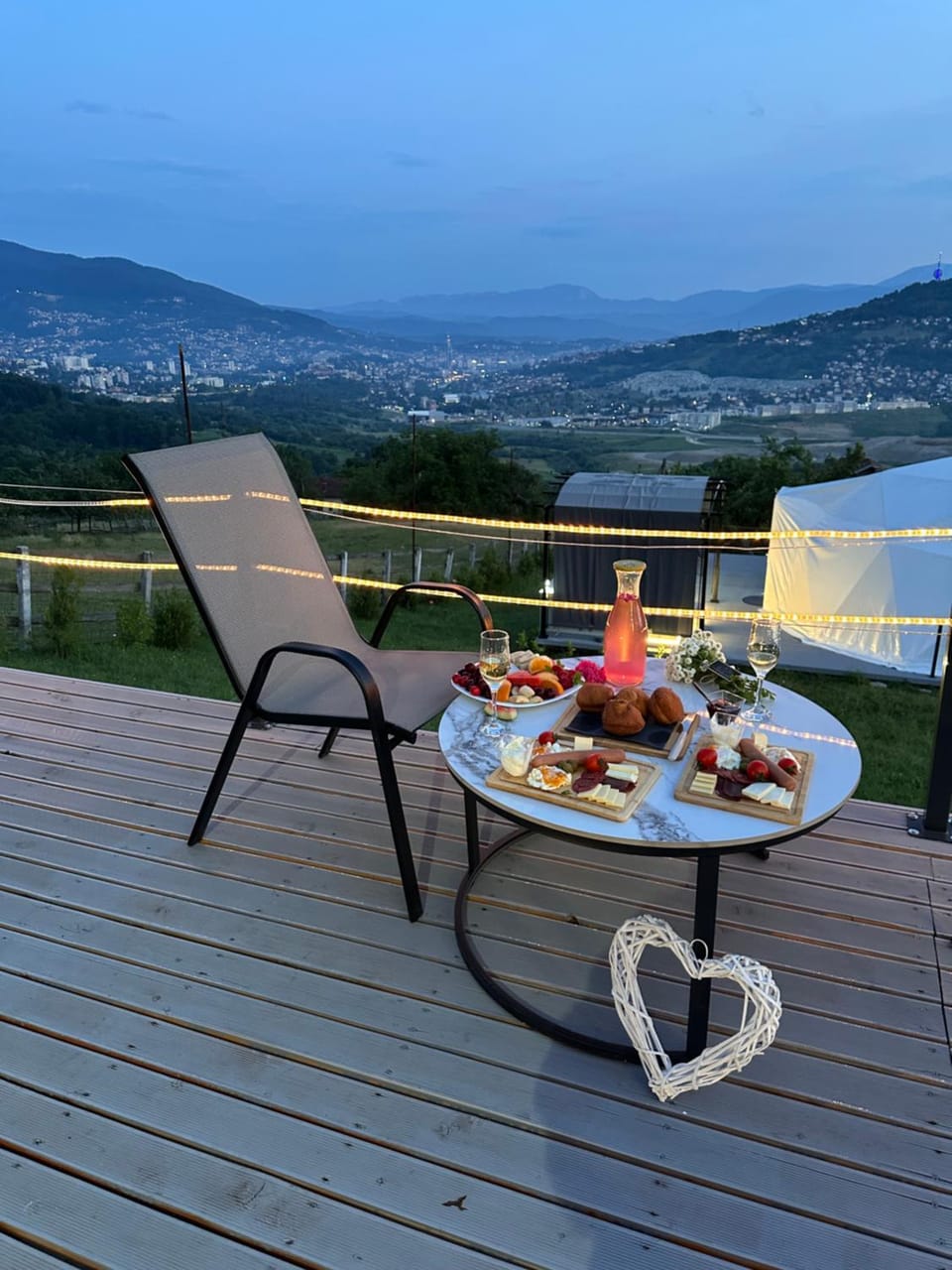 Džipsi glamping resort House in Sarajevo