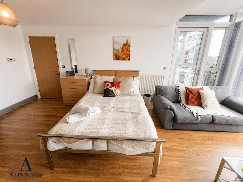 Central 1 Bed Suite with Kitchen & Free Parking Apartment in Birmingham
