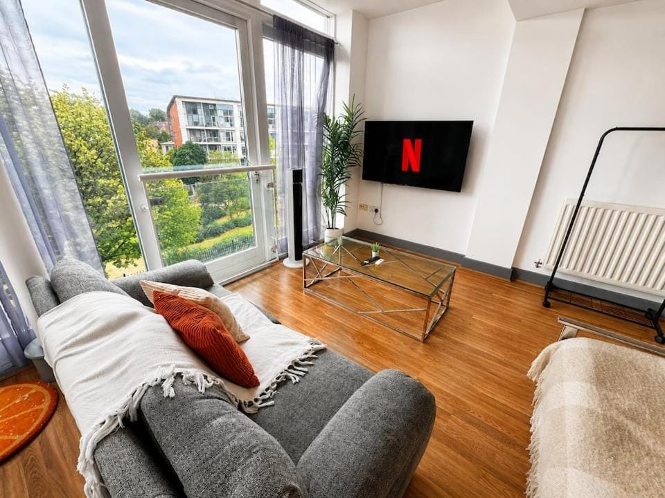 Central 1 Bed Suite with Kitchen & Free Parking Apartment in Birmingham