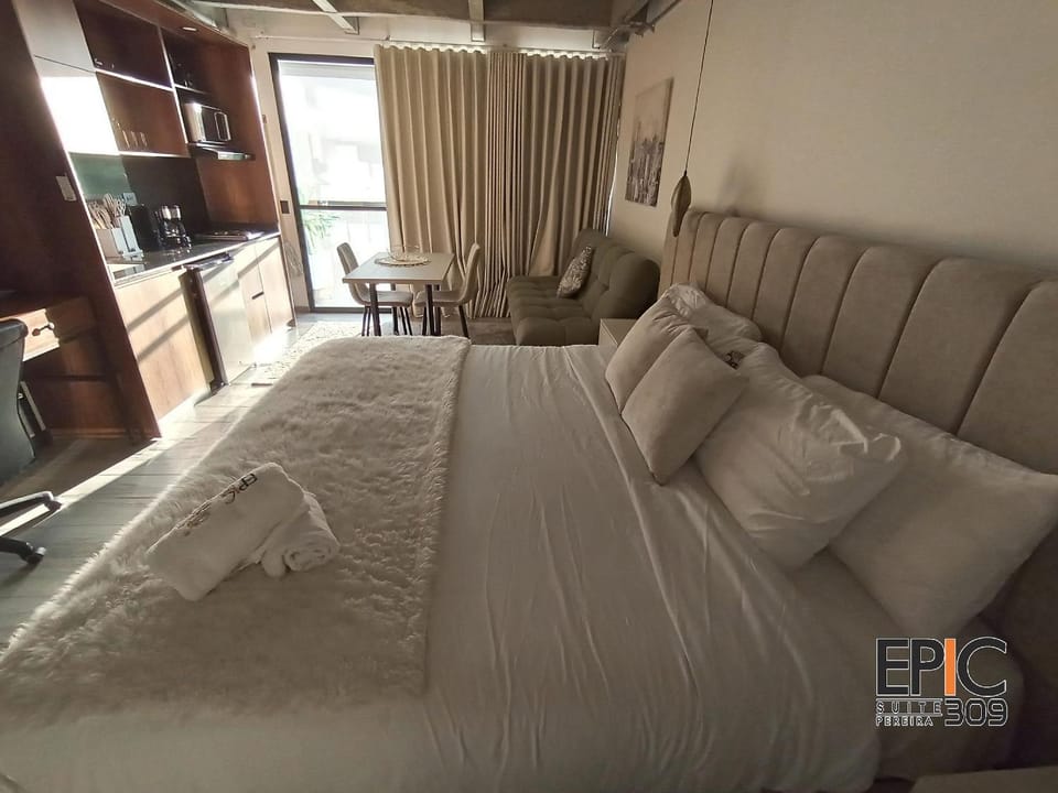 Bed, Kitchen or kitchenette, Dining area, Bedroom