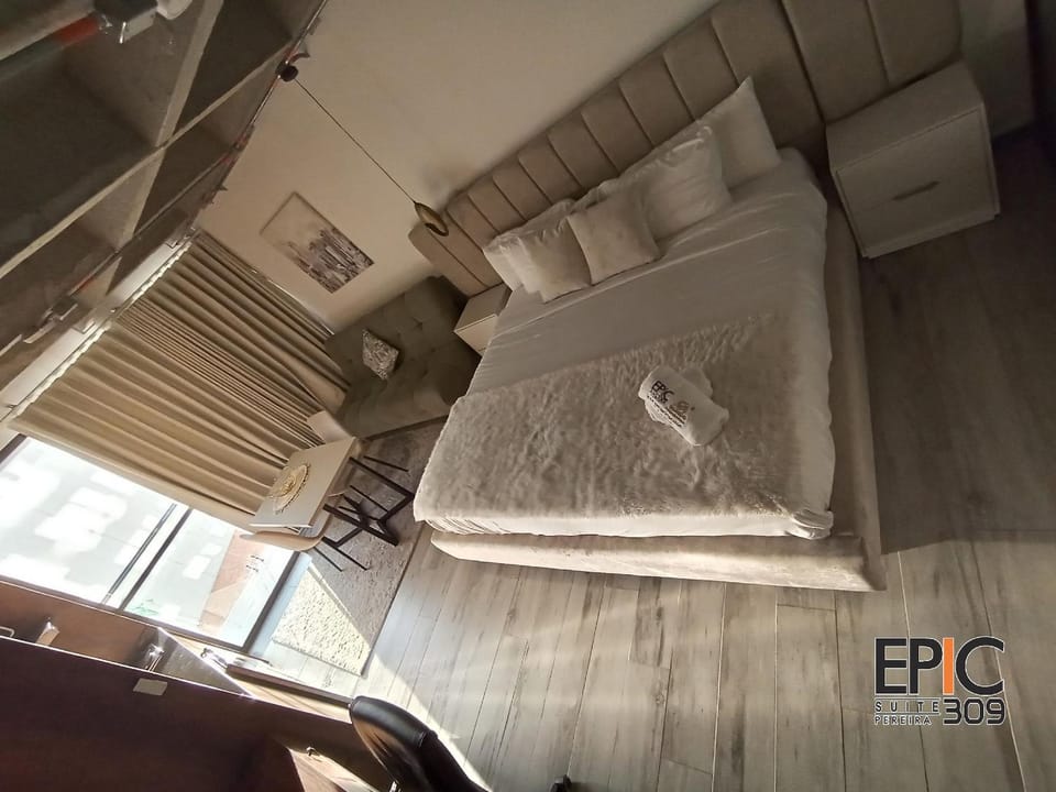 Bed, Dining area, Bedroom