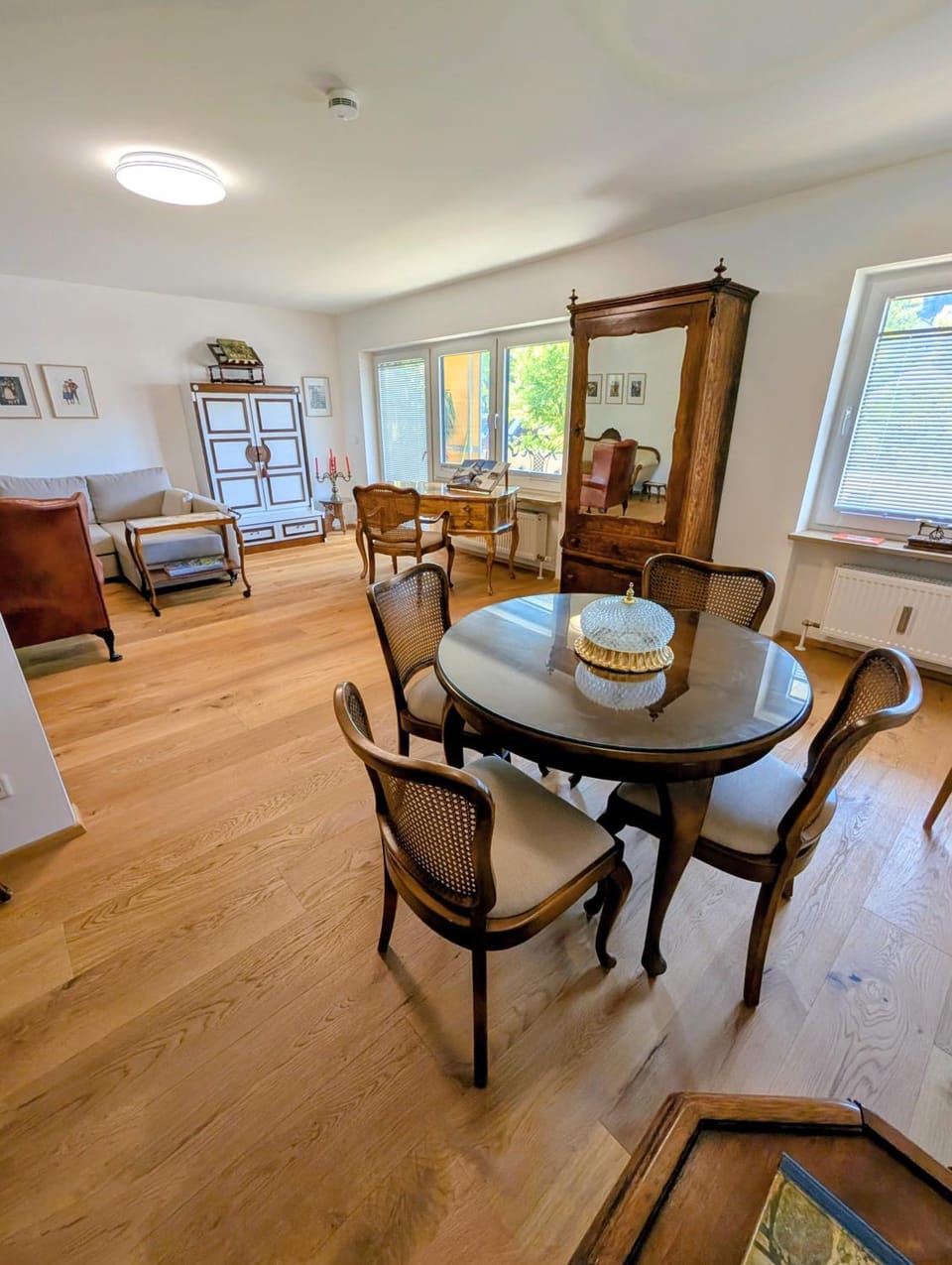 Living room, Dining area