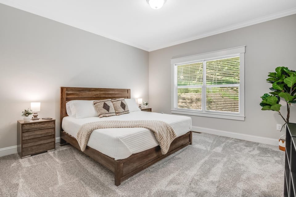 Brand-New Mountain Home Near Asheville House in Buncombe County