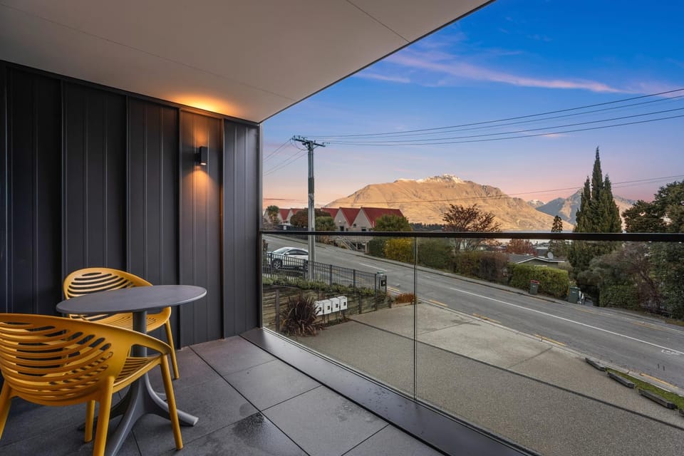 View (from property/room), Balcony/Terrace, Mountain view