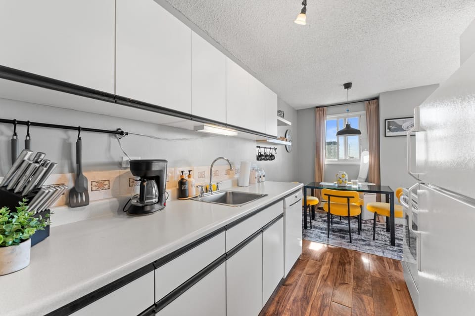 Tower city view , pool , Gym Apartment in Edmonton