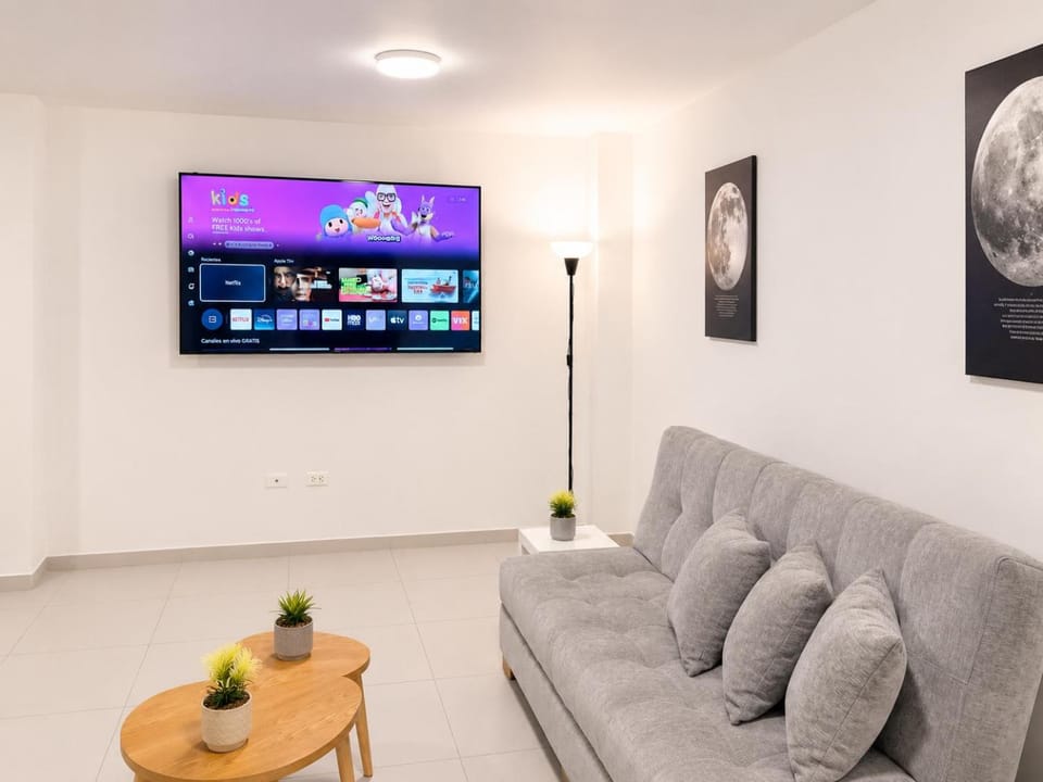 Communal lounge/ TV room, TV and multimedia, Living room, Seating area