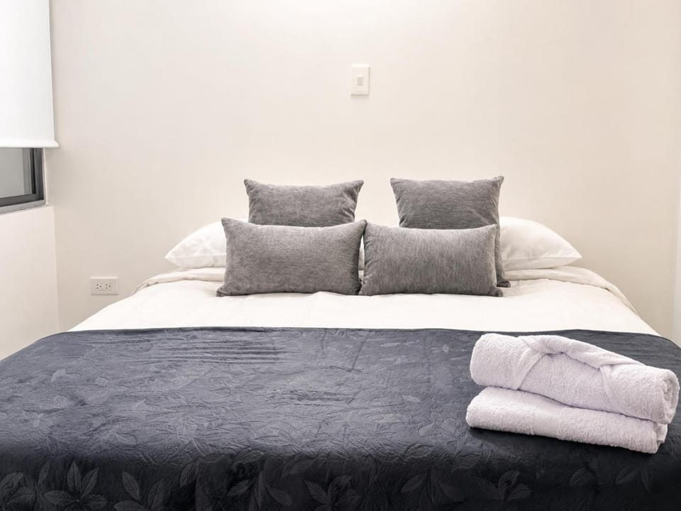 Bed, Photo of the whole room, Bedroom, towels