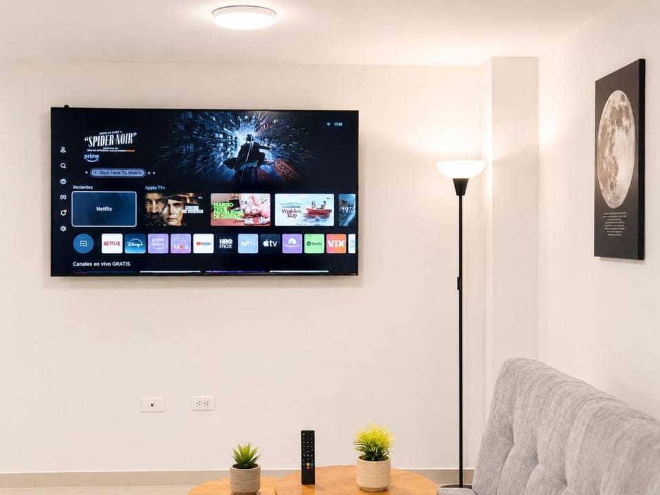 Communal lounge/ TV room, TV and multimedia