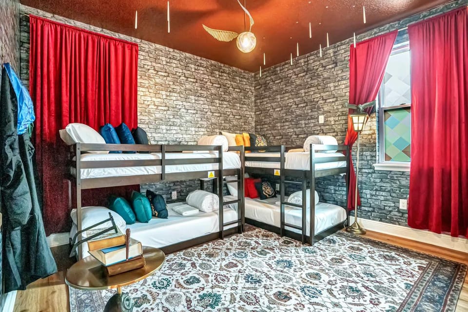 Themed 8BR retreat pool hot tub game room House in Four Corners