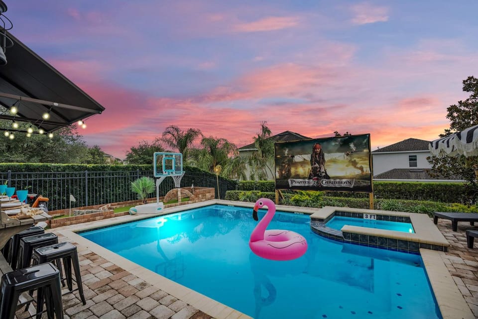 Themed 8BR retreat pool hot tub game room House in Four Corners