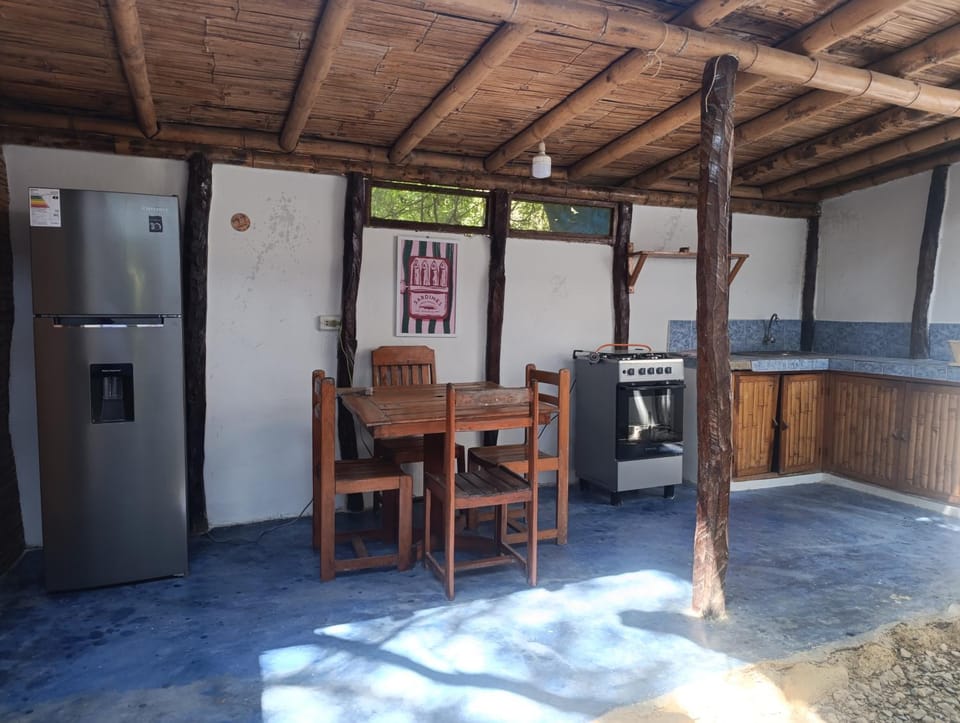 Kitchen or kitchenette, Dining area, minibar