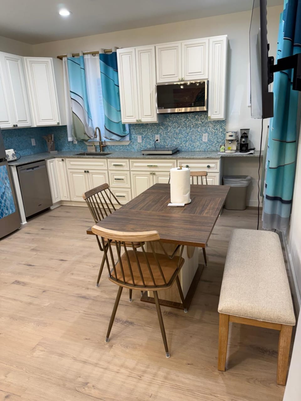 Living room, Dining area