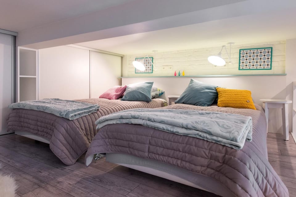 Bed, Decorative detail, Bedroom