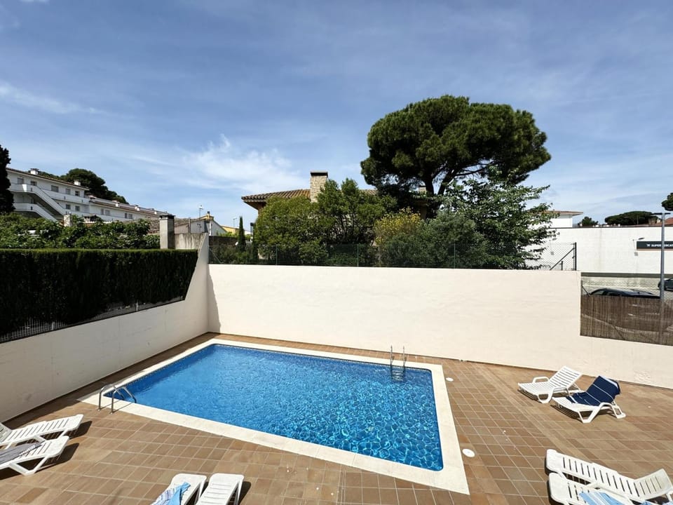 Apartamento con Piscina a 2 Minutos de la Playa en el Corazón de Riells - HISP-7-26 Apartment in L'Escala