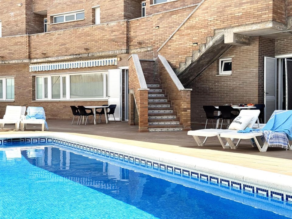 Apartamento con Piscina a 2 Minutos de la Playa en el Corazón de Riells - HISP-7-26 Apartment in L'Escala