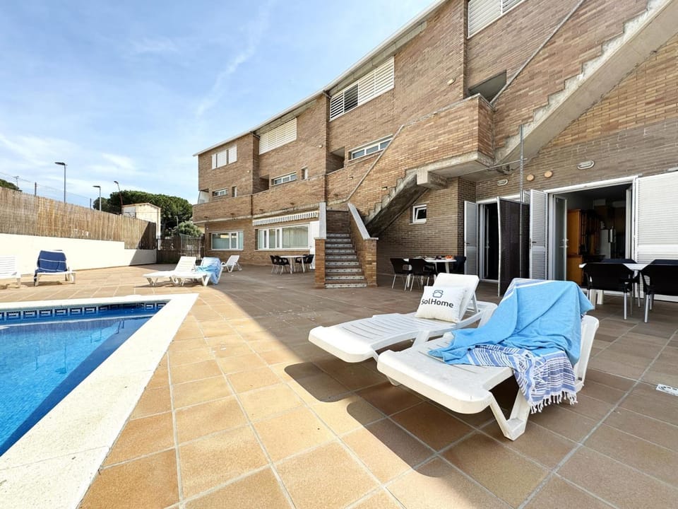 Apartamento con Piscina a 2 Minutos de la Playa en el Corazón de Riells - HISP-7-26 Apartment in L'Escala