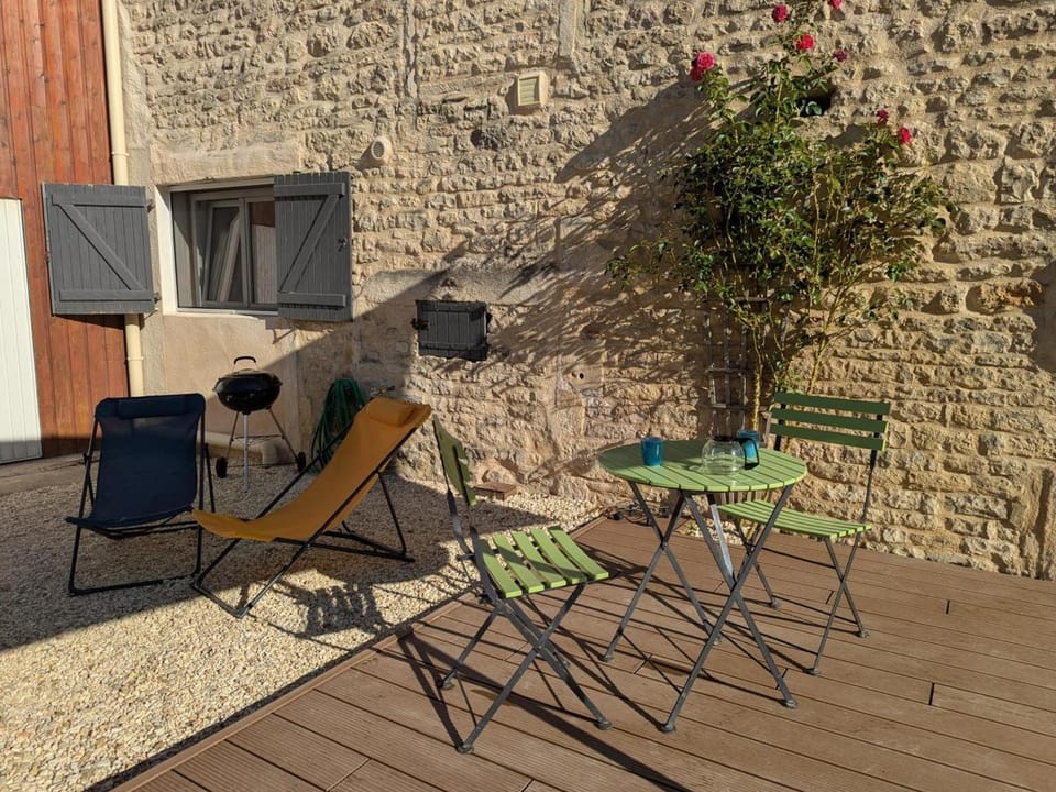Maison avec parking - Propriété charentaise unique - FR-1-653-297 Apartment in Nouvelle-Aquitaine