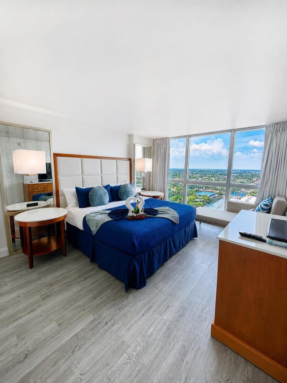 Luxury Skyline Apartment- Resort-Style Pool , Gym & Game Room Apartment in Fort Myers