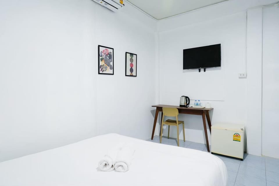 Bed, TV and multimedia, Photo of the whole room, Bedroom, air conditioner