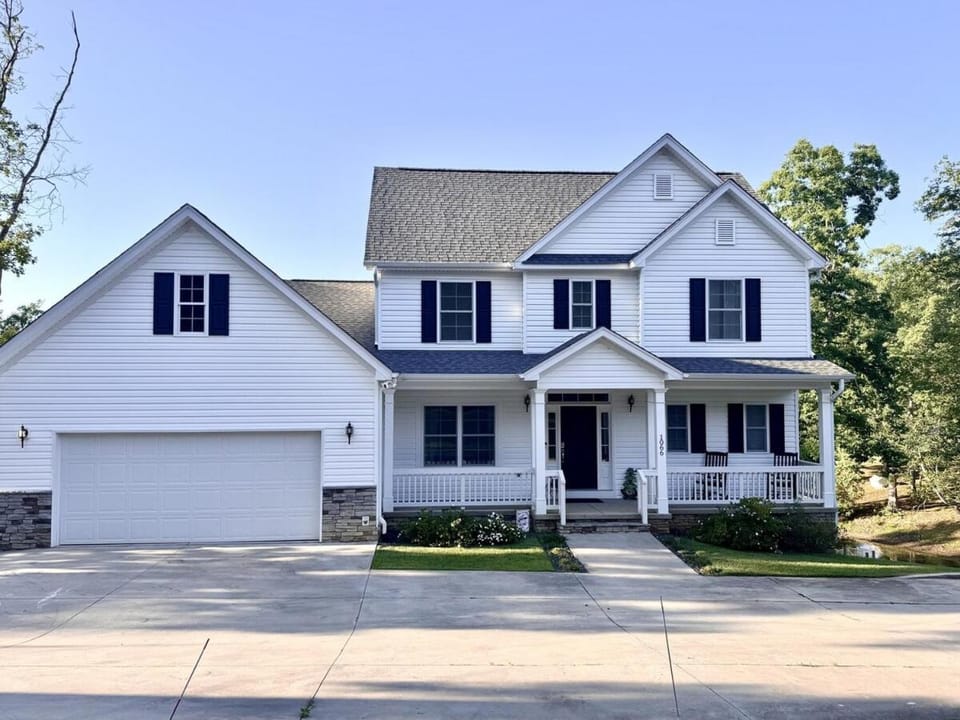 Lake House with Hot Tub & Optional Pontoon Rental House in Leesville