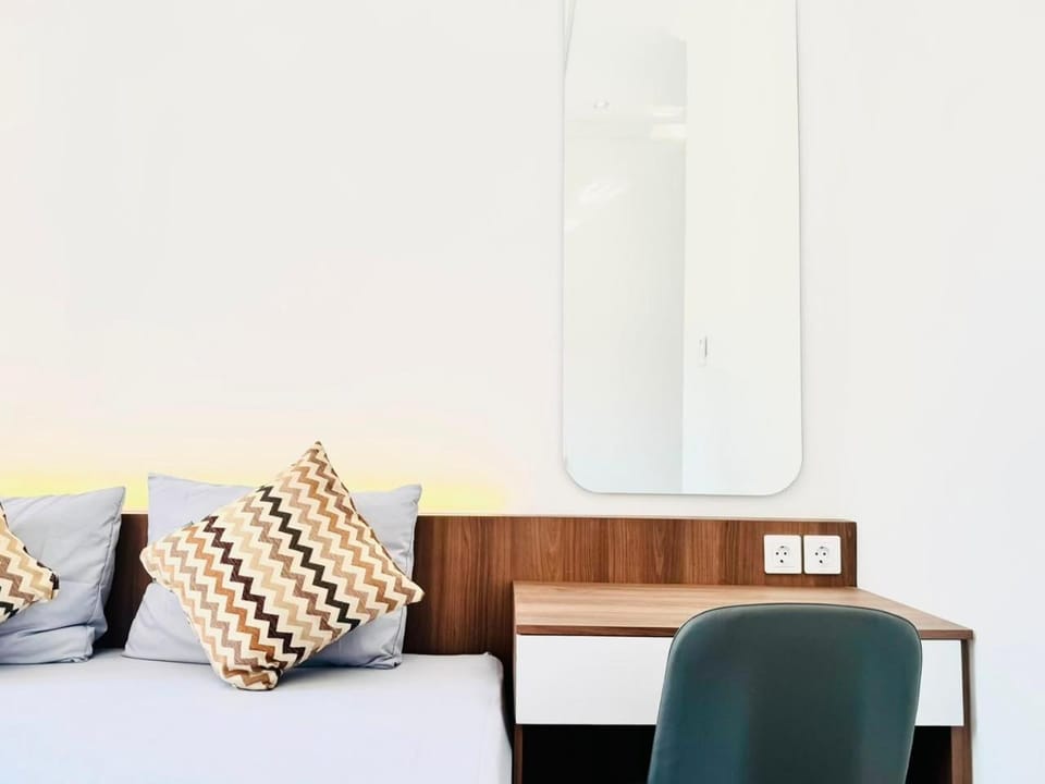 Business facilities, furniture
