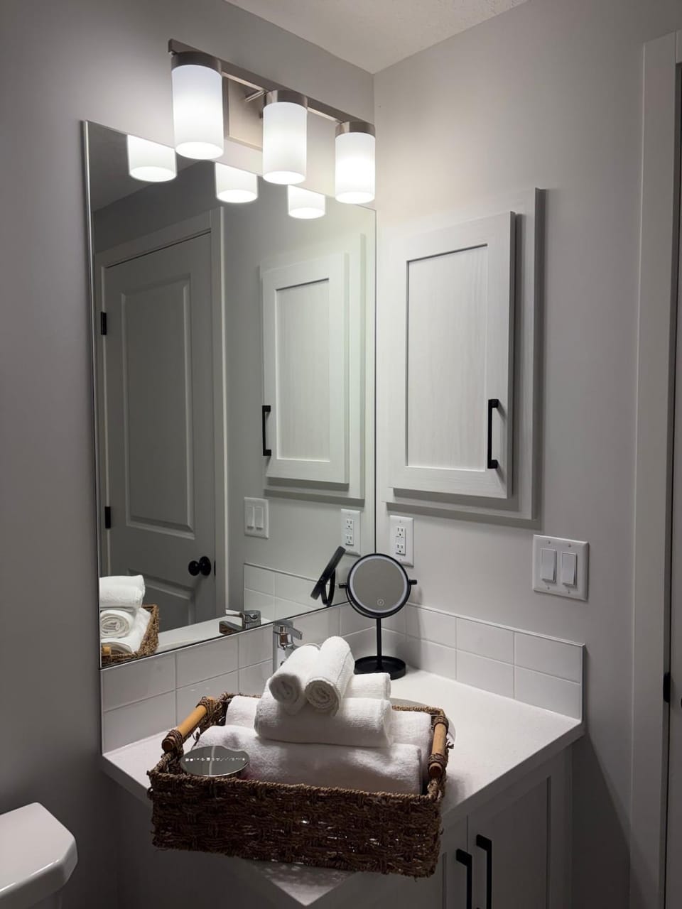 Summer Serene- 2BR Apartment in Calgary