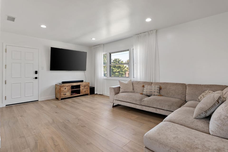 LA Gramercy House in Westmont