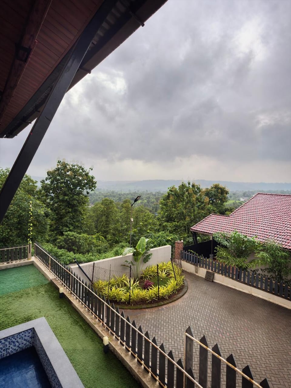Private Jacuzzi - Romantic Hideout - Mirakai R26 Apartment in Maharashtra