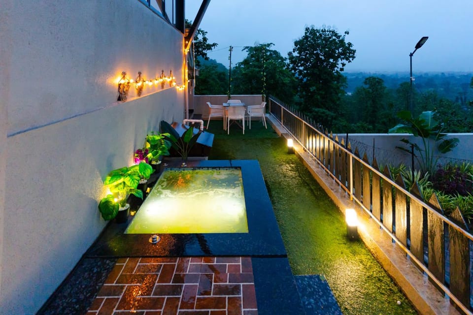 Mirakai R 26 - Private Jacuzzi Romantic Hideout Apartment in Maharashtra