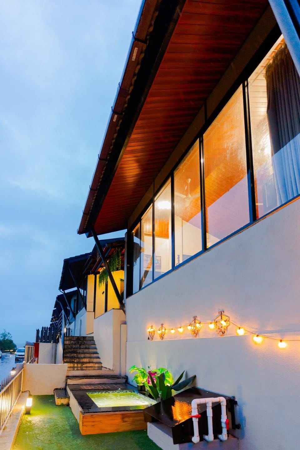 Private Jacuzzi - Romantic Hideout - Mirakai R26 Apartment in Maharashtra