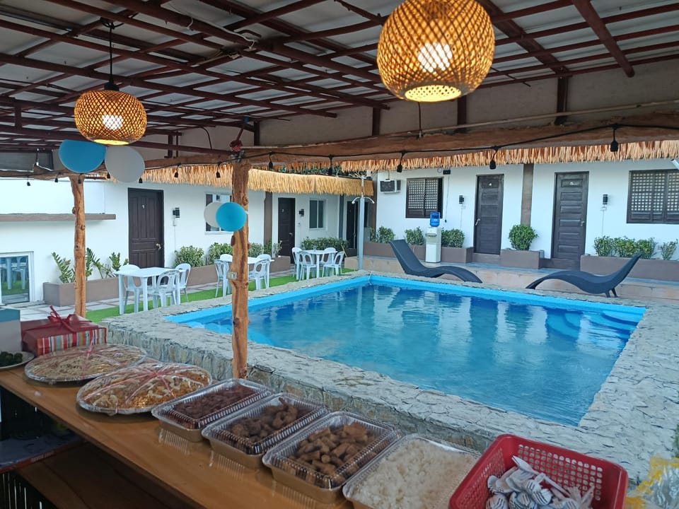 Bathroom, Kitchen or kitchenette, Food and drinks, Food, Pool view, Swimming pool, Buffet breakfast
