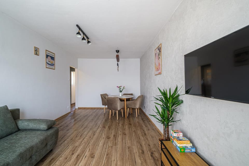 Communal lounge/ TV room, TV and multimedia, Living room