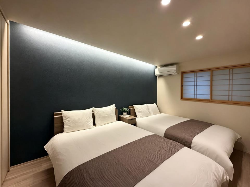 Bed, Photo of the whole room, Bedroom, air conditioner