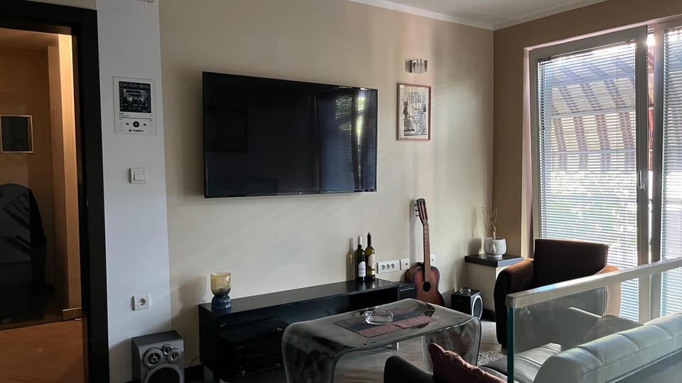 MTV Cribs Cozy Duplex & Free Parking Apartment in Serbia