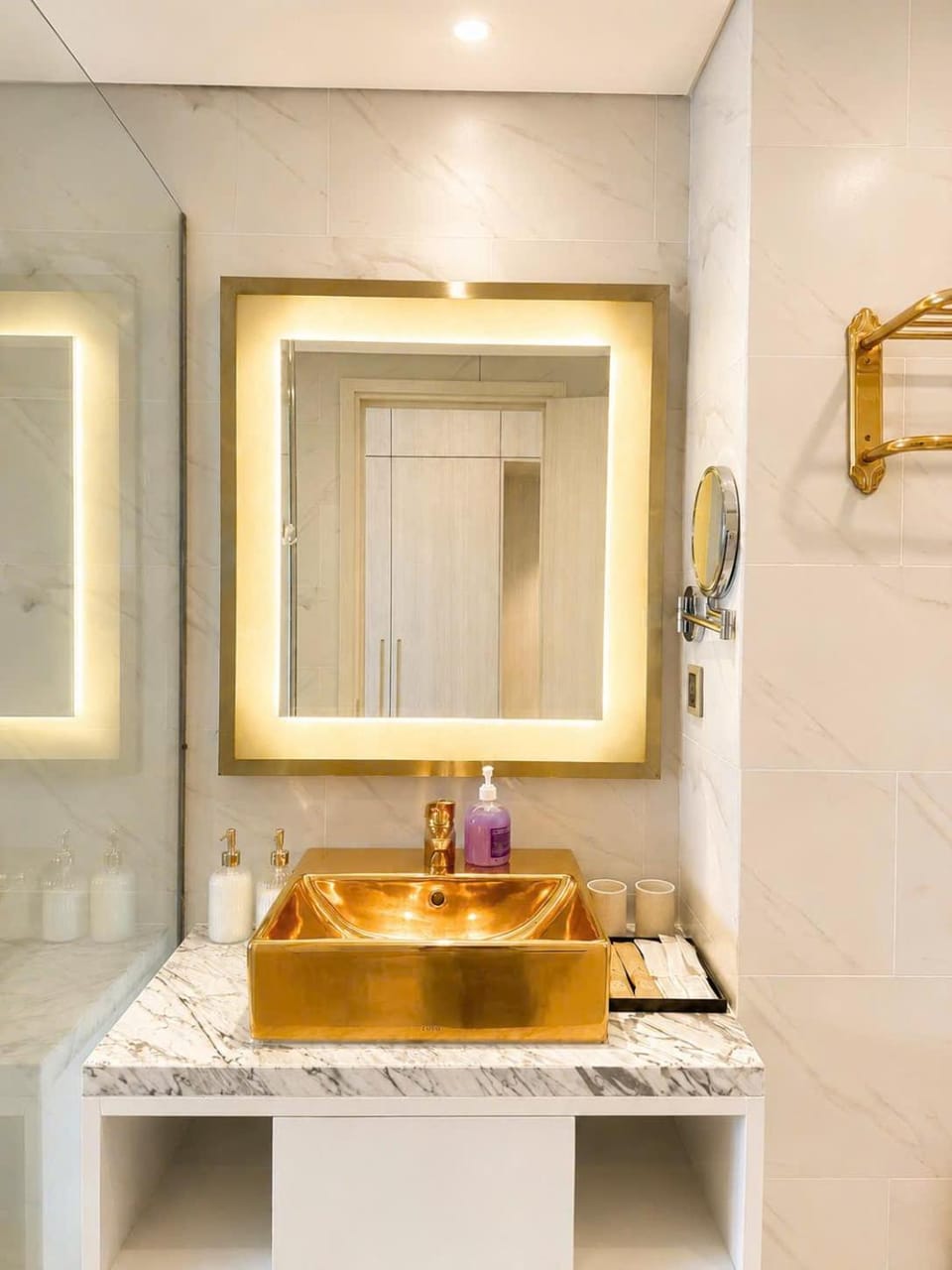 Bathroom, towels
