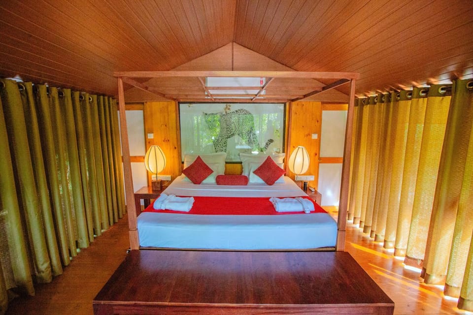 Lowin Yala - High Luxury Safari Camp Luxury tent in Southern Province