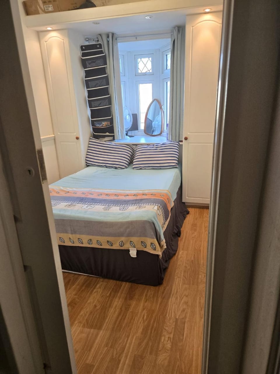 Wembley Stadium Room with Parking and Breakfast Vacation rental in Wembley