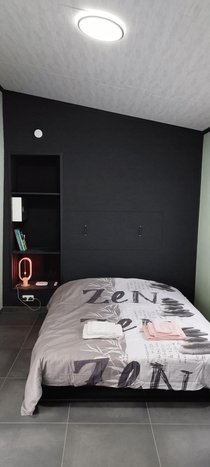 Bed, Photo of the whole room, Bedroom