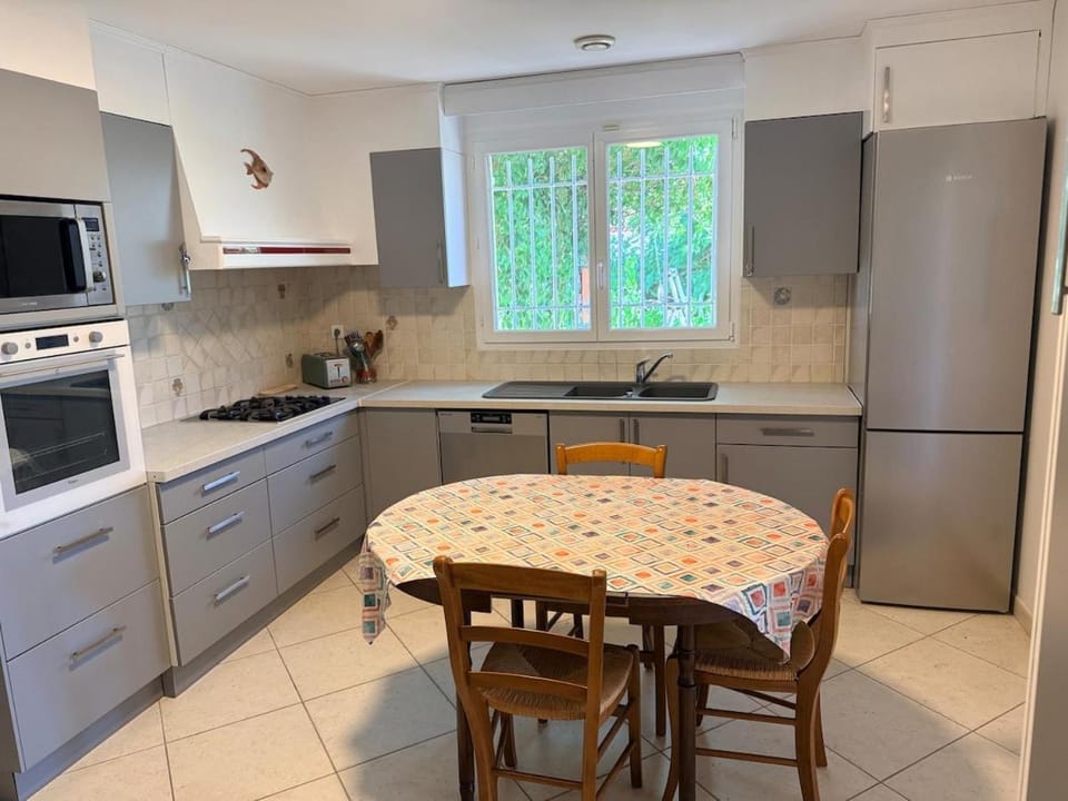 Quiet, bright villa Villa in Arles