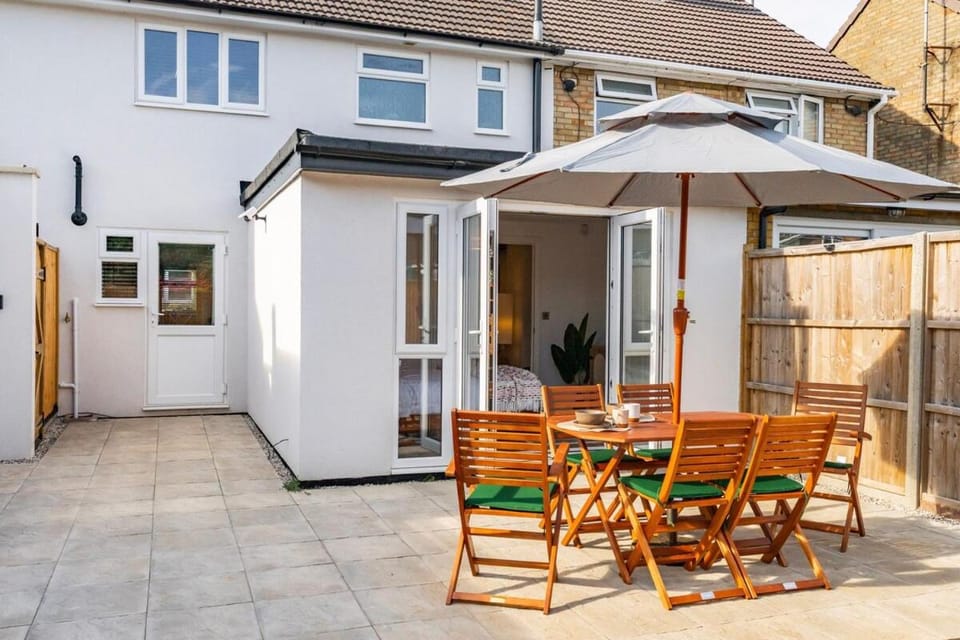 Cambridge Central Escape 4 Bedroom & Garden Home Apartment in Cambridge