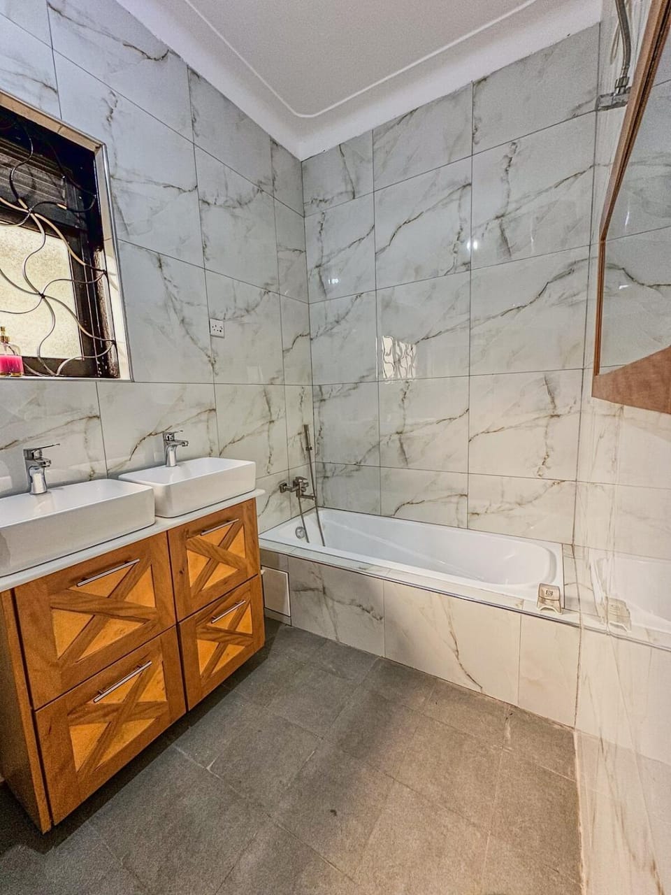 Modern 4BR Villa Bwebajja, Entebbe Road Apartment in Uganda