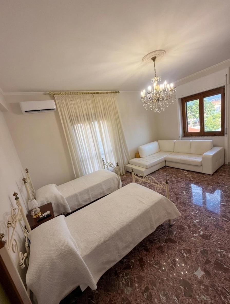 Hera's touch apartment Apartment in Campania