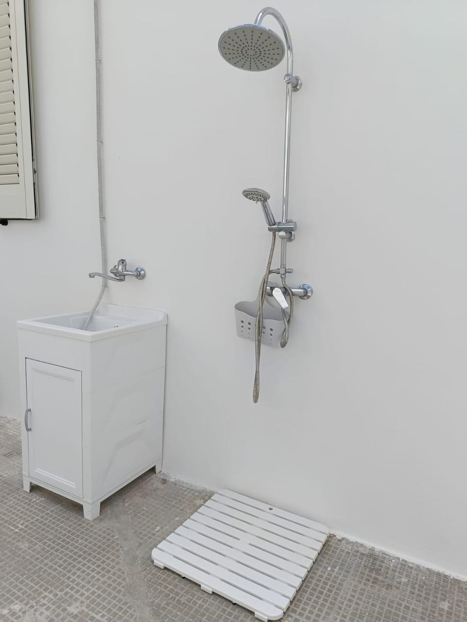 Shower, Property building