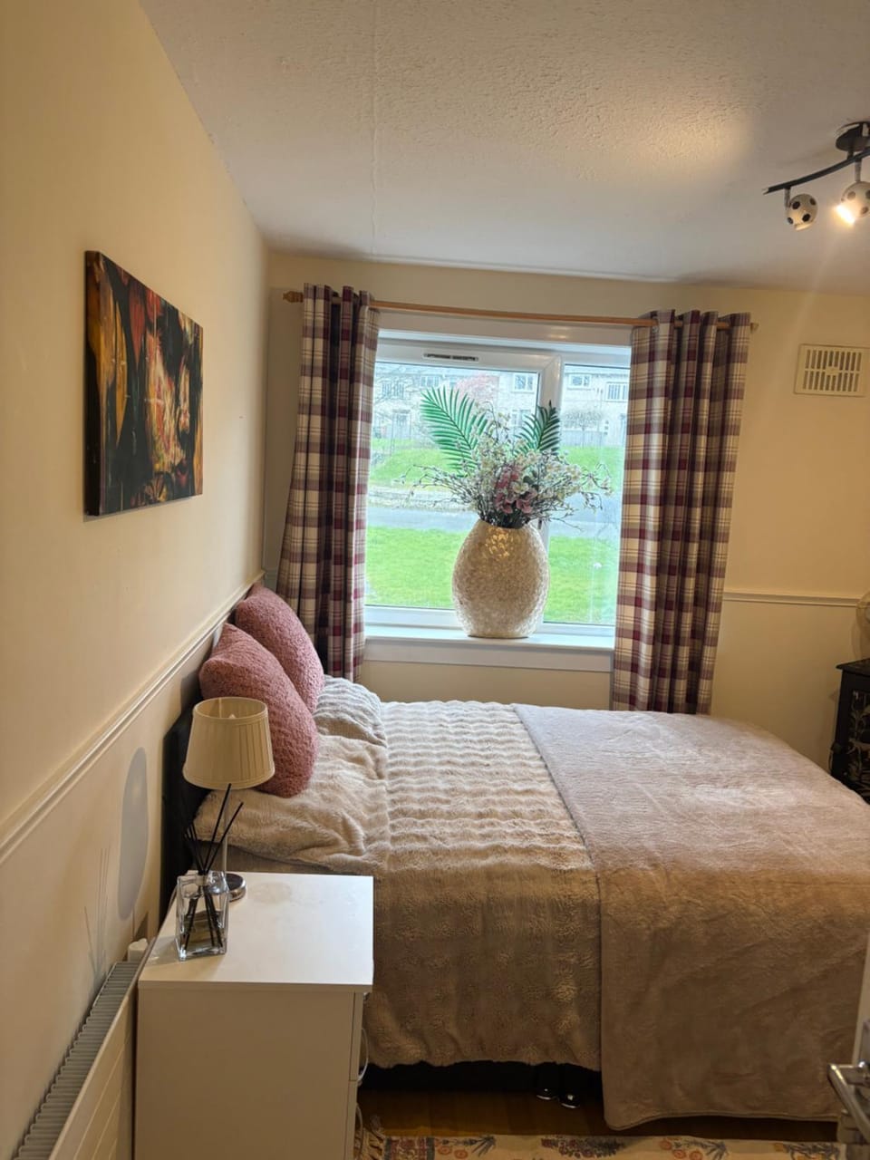 Lovely quiet double room Vacation rental in Edinburgh