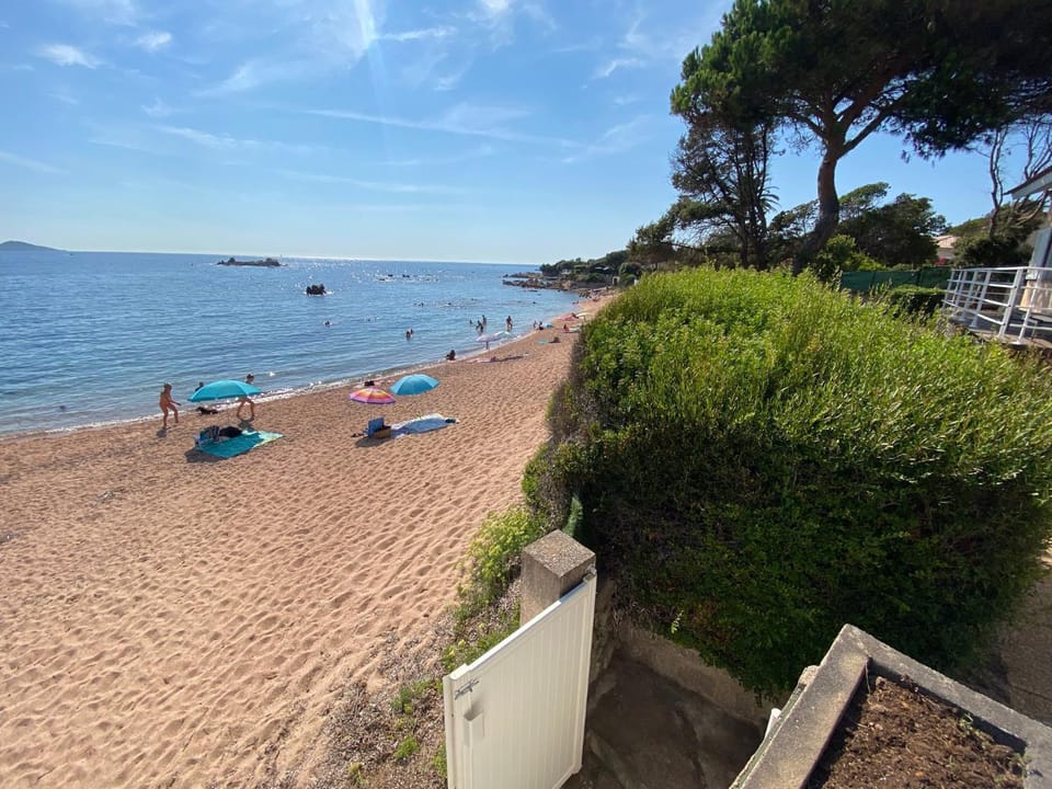 Villa Les pieds dans l'eau accès privatif à la mer Villa in Corsica