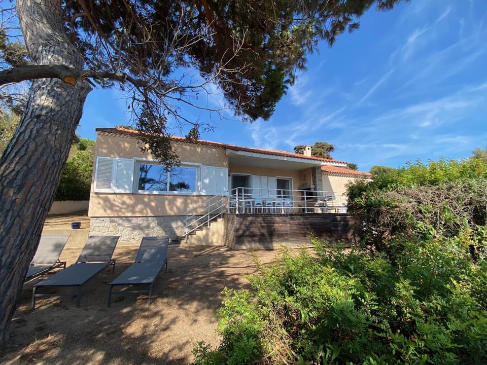 Villa Les pieds dans l'eau accès privatif à la mer Villa in Corsica
