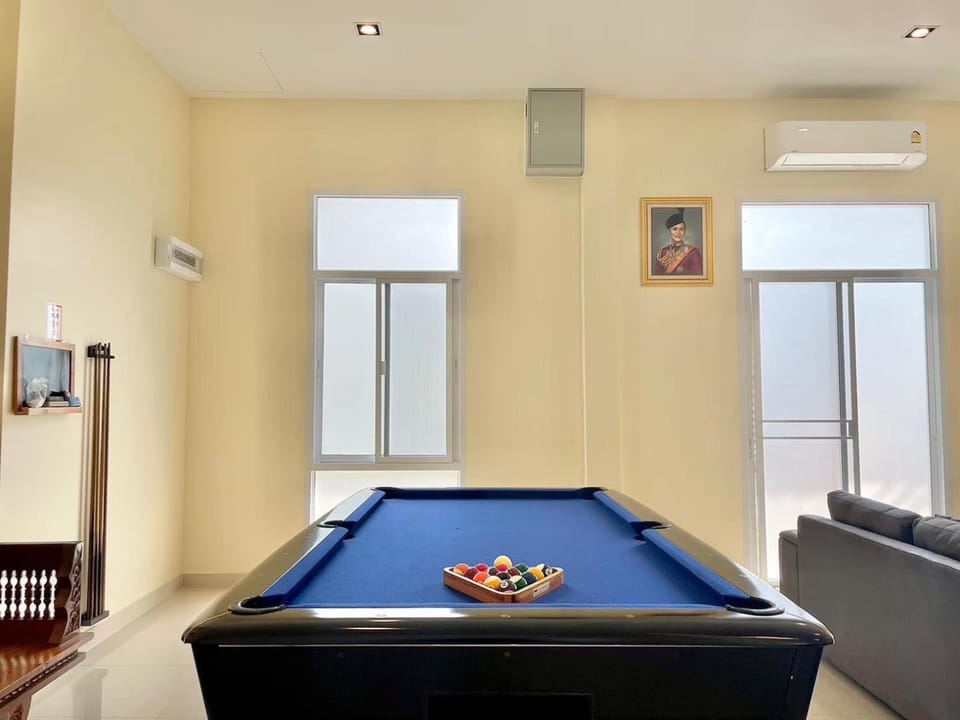 Billiard, Living room