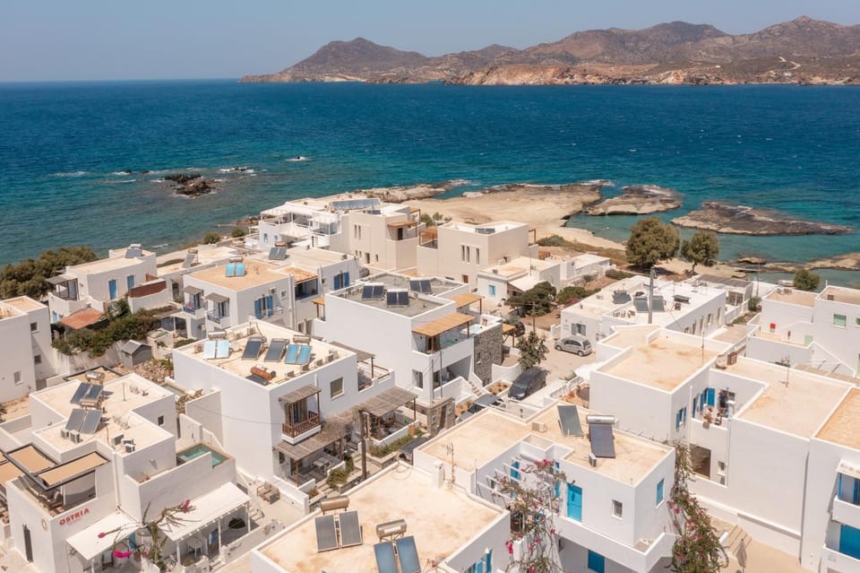 Vilos Luxury Suites Bed and Breakfast in Pollonia